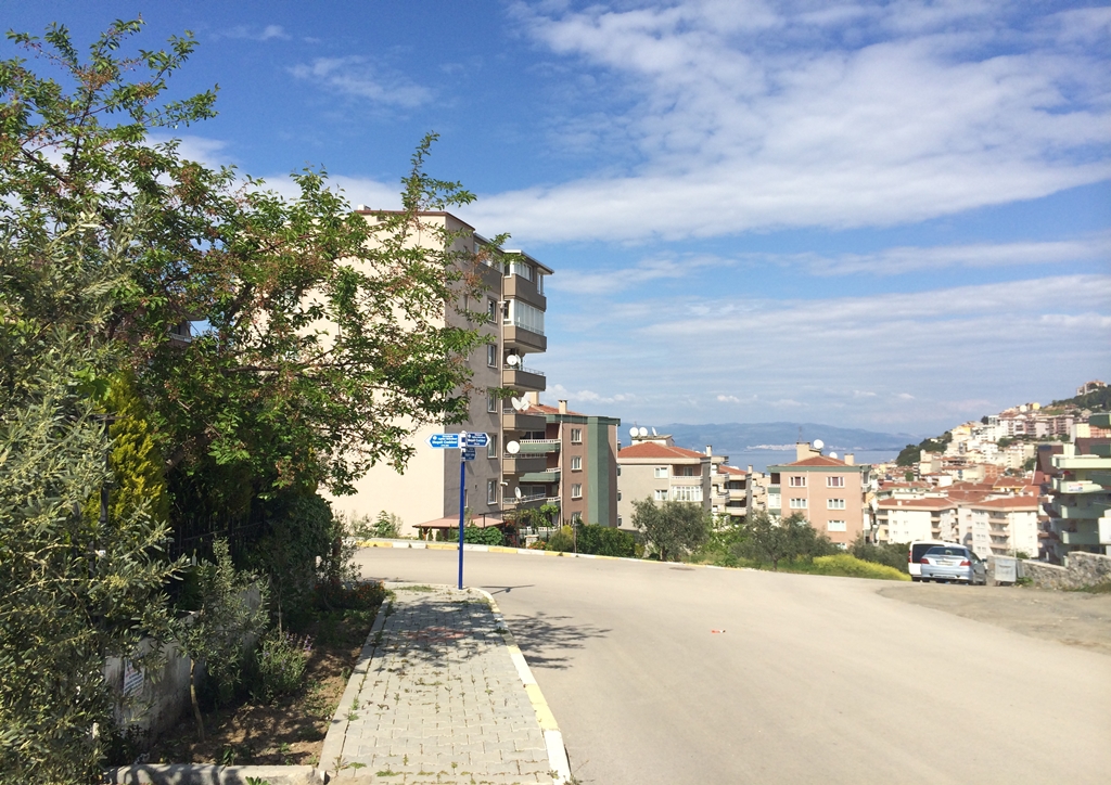 Güzelyalı En Merkezi Yerde Köşe Villa 