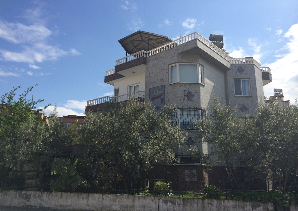 Güzelyalı En Merkezi Yerde Köşe Villa