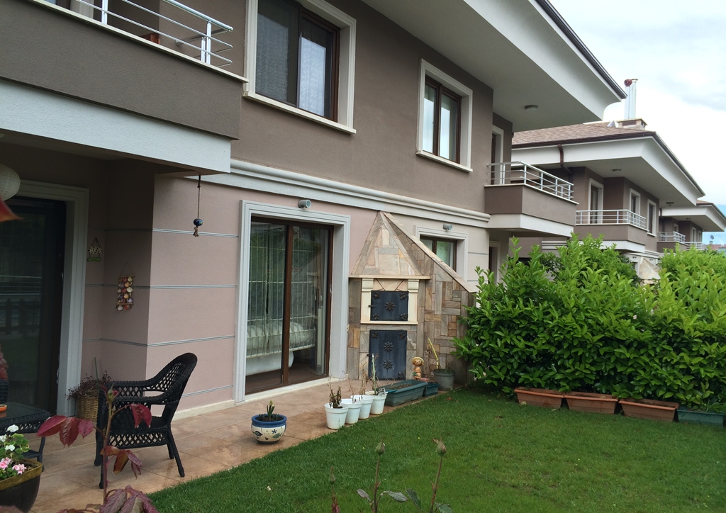 Çamlıca Gümüştepe Havuzlu Sitede Fırsat Villa 