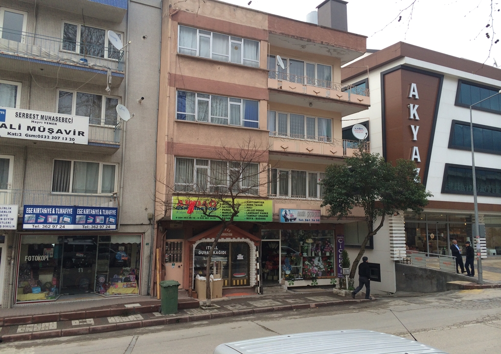 Davutkadı İlkokul Karşısı Cadde Üzeri 4.5 Katlı Bina 